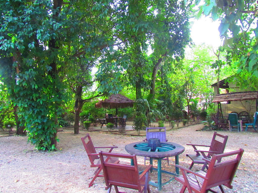 Chitwan Gaida Lodge سوراها المظهر الخارجي الصورة